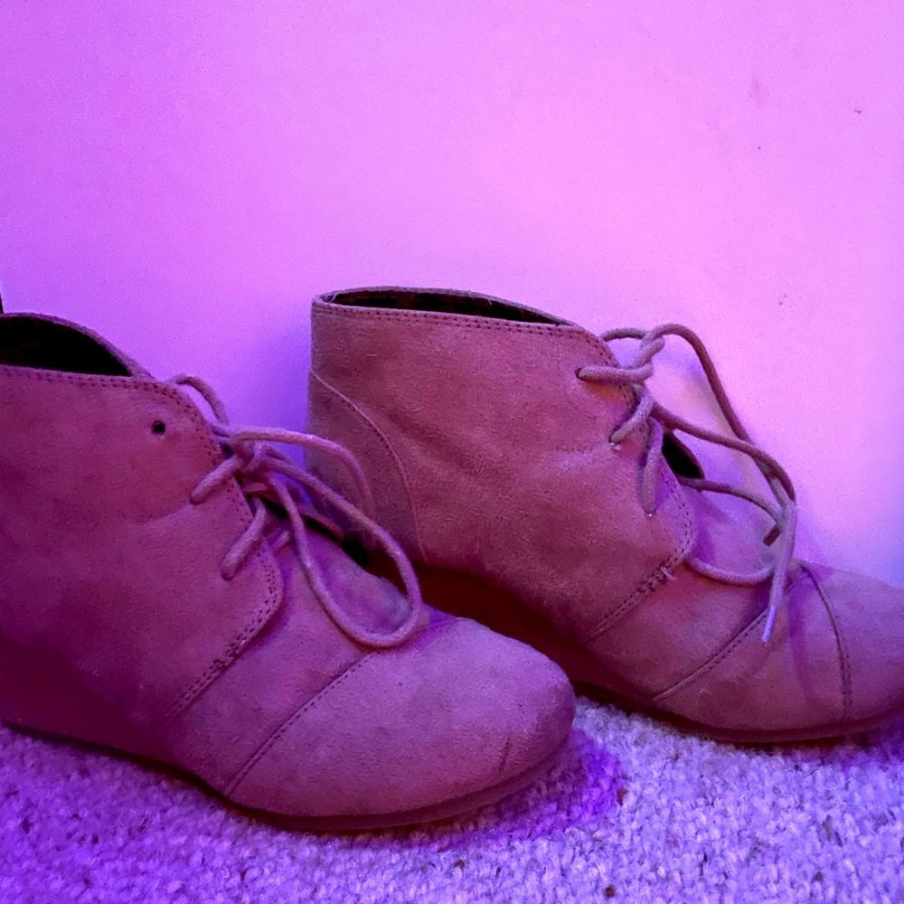 WEGED HEELS SHOES—2 in. Soft,tan